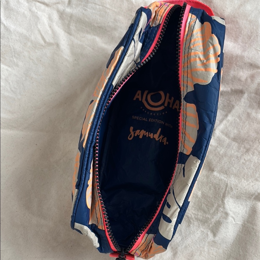 ALOHAS Navy and Coral Pouch - Picture 2 of 3